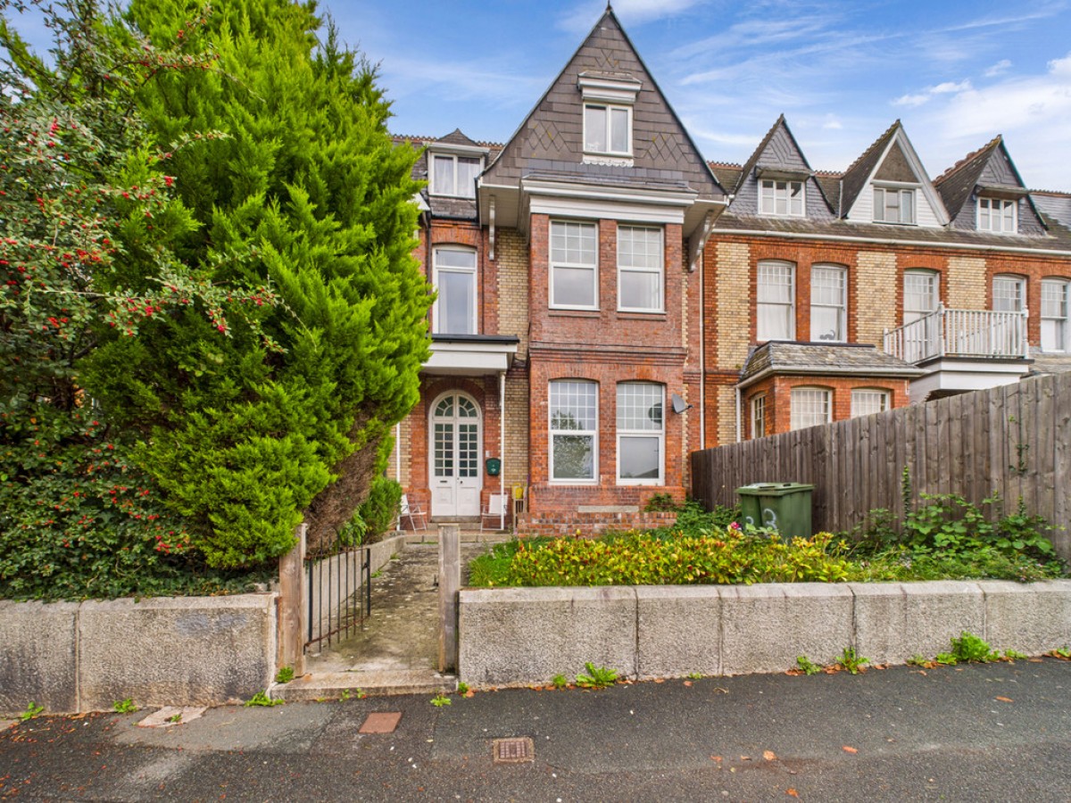 Queens Gate Villas, Lipson