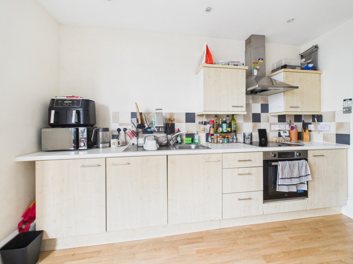 Queens Gate Villas, Lipson