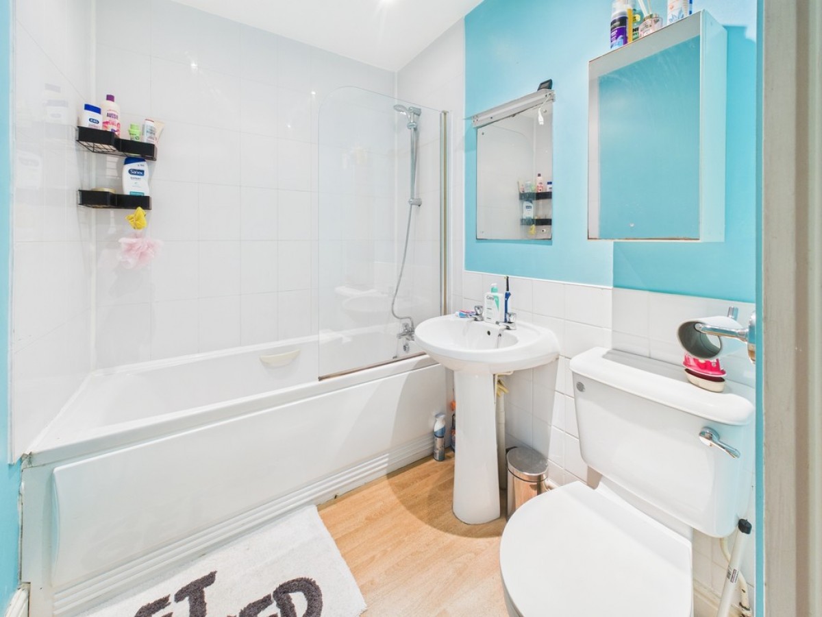 Queens Gate Villas, Lipson