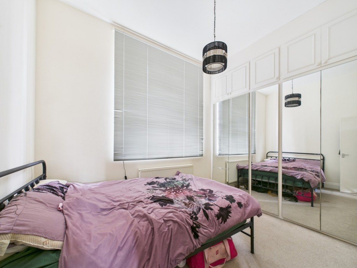 Queens Gate Villas, Lipson