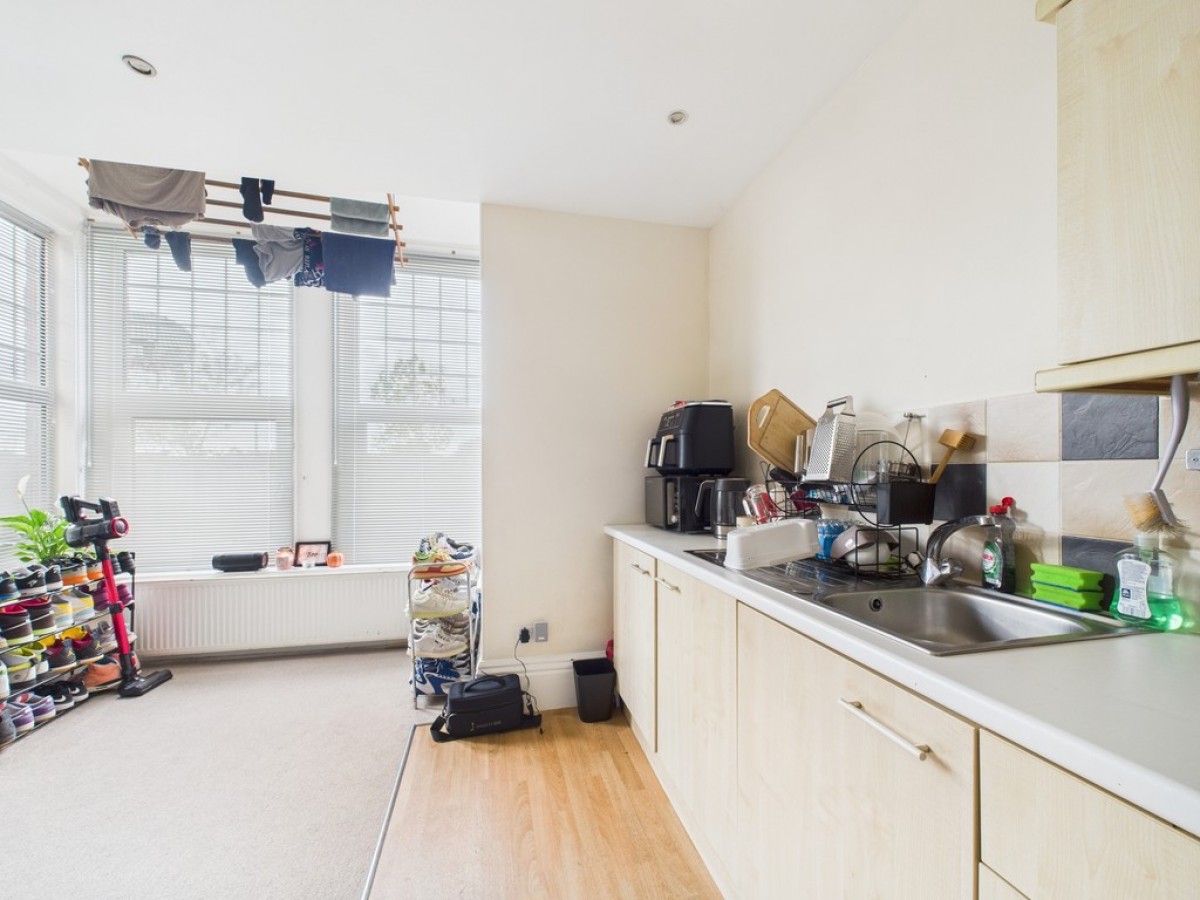 Queens Gate Villas, Lipson