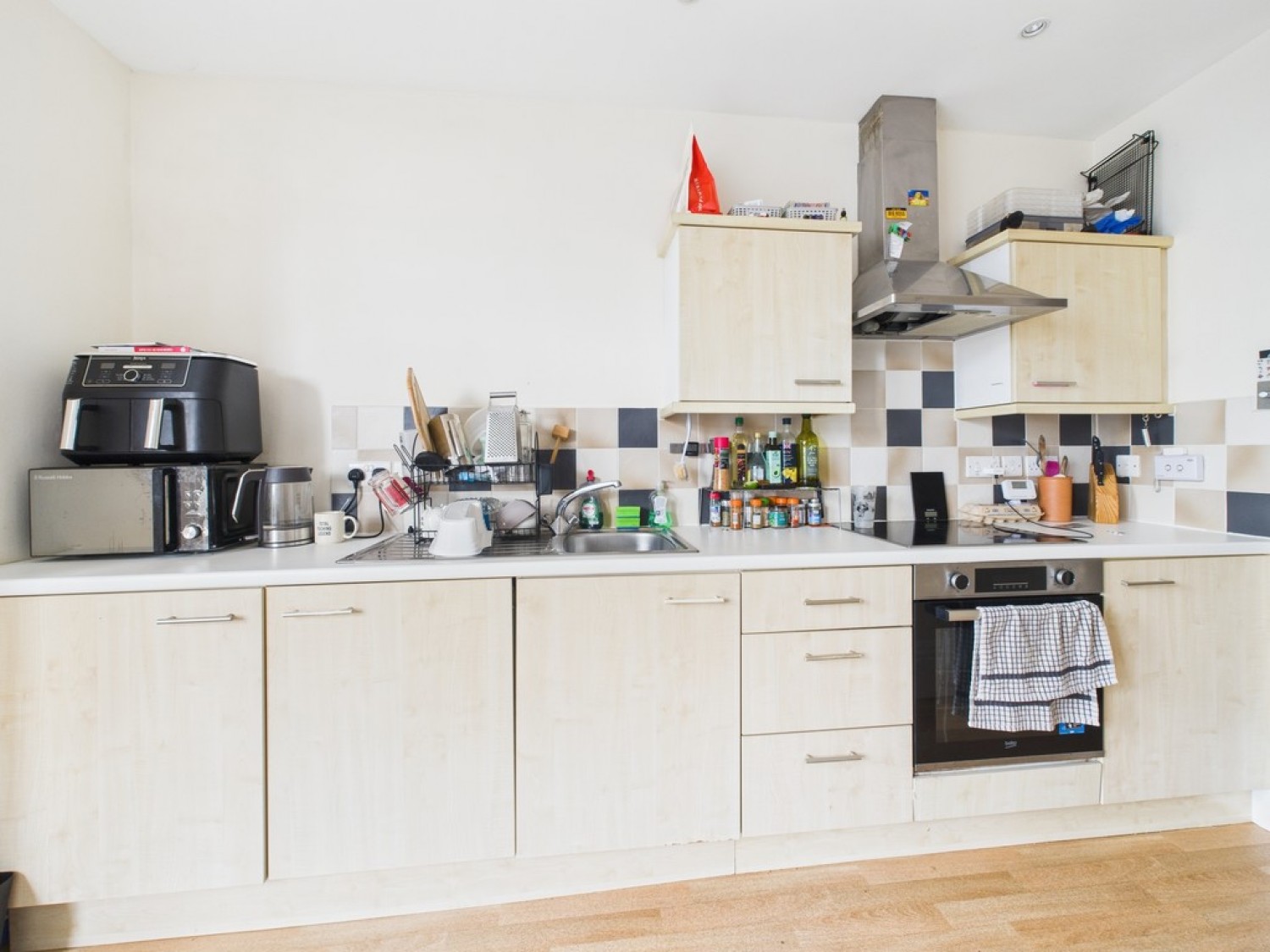 Queens Gate Villas, Lipson