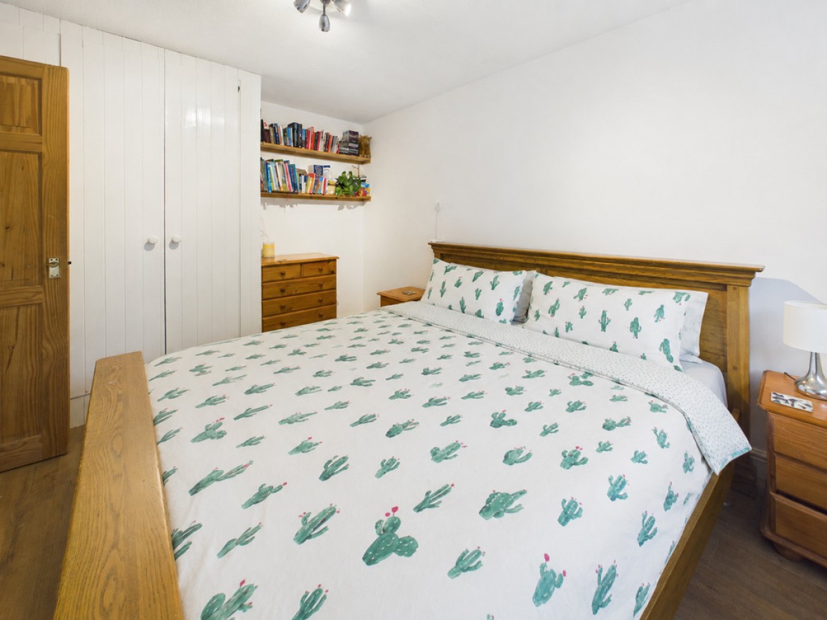 Sefton Avenue, Lipson