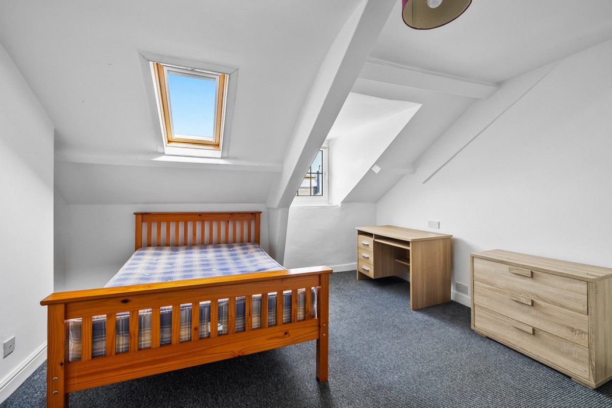 North Road East, Mutley