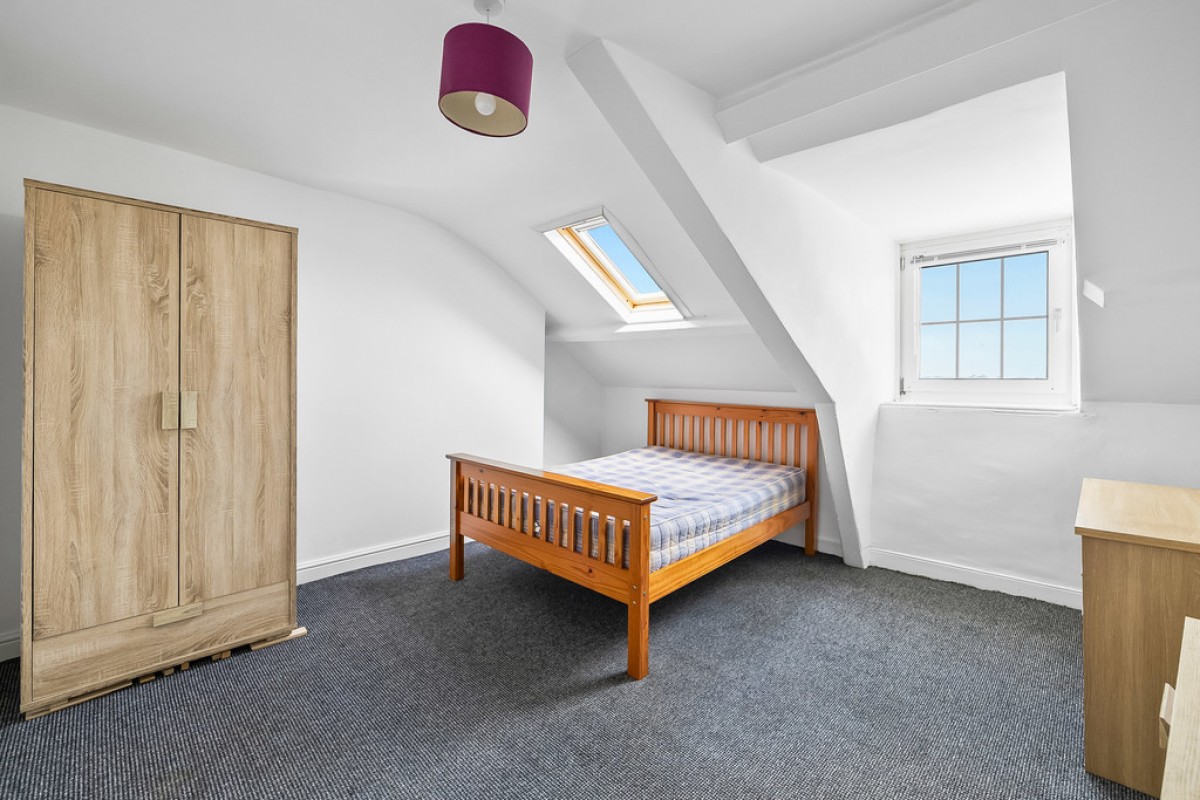 North Road East, Mutley