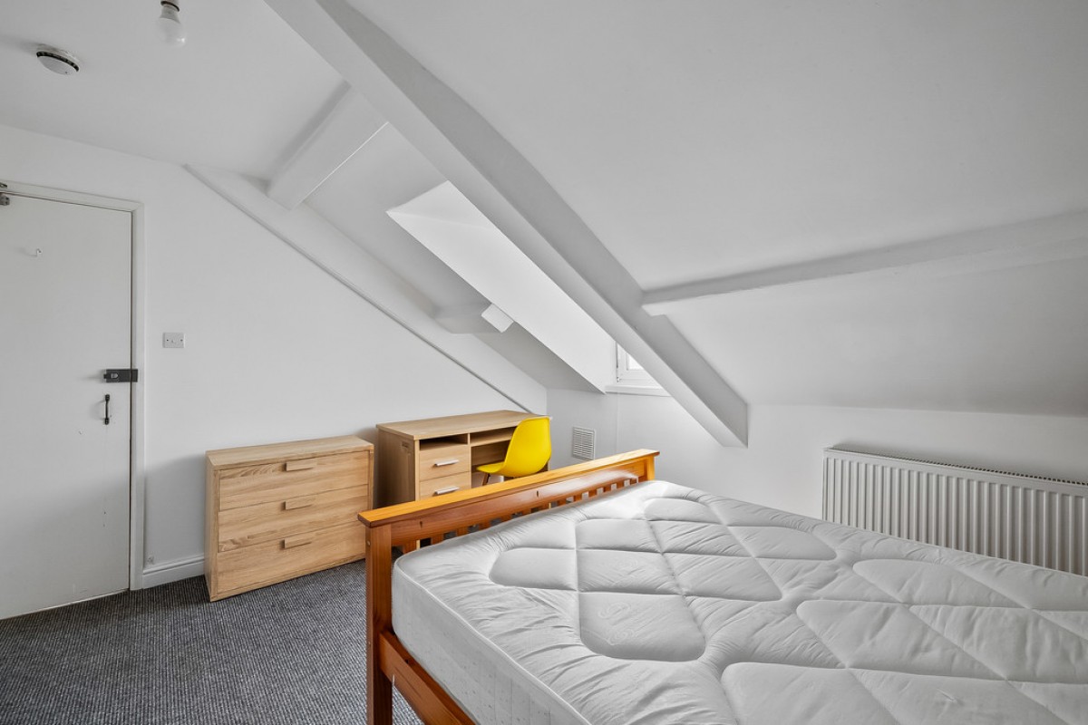 North Road East, Mutley