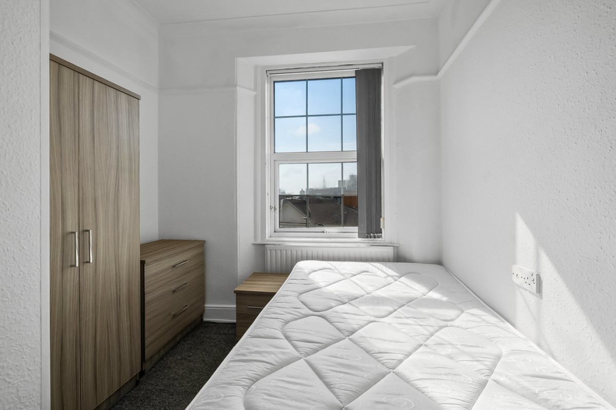 North Road East, Mutley