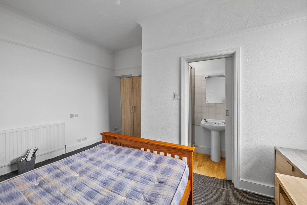 North Road East, Mutley