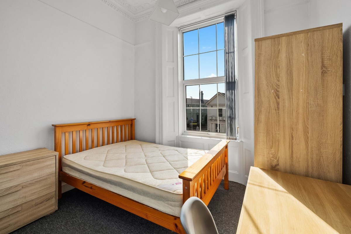 North Road East, Mutley