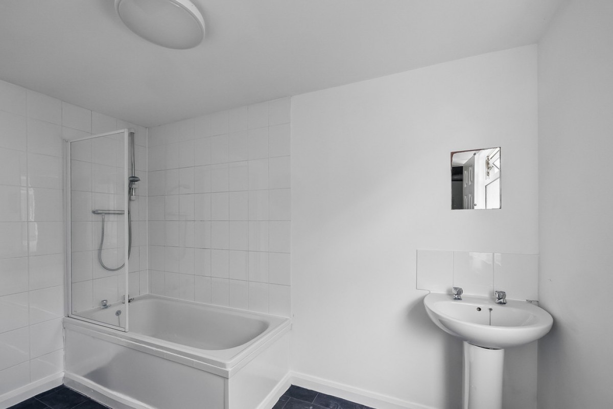 North Road East, Mutley