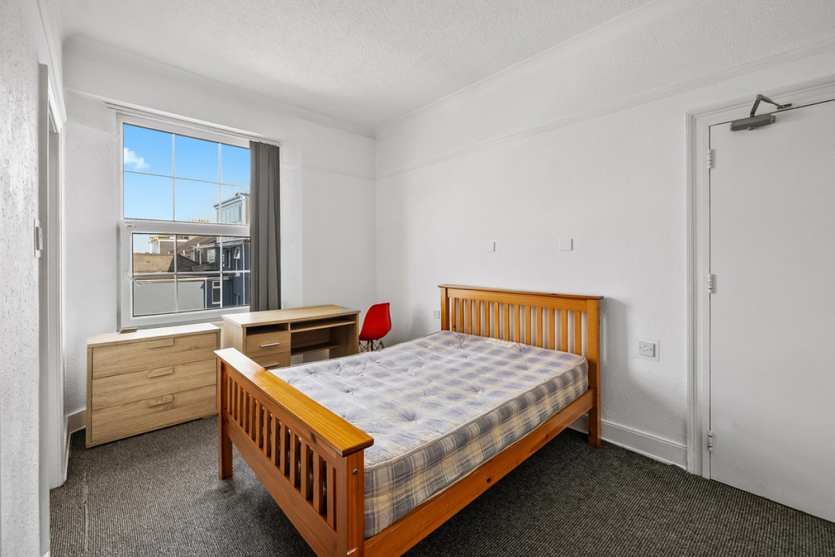 North Road East, Mutley