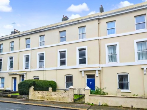 North Road West, Stonehouse