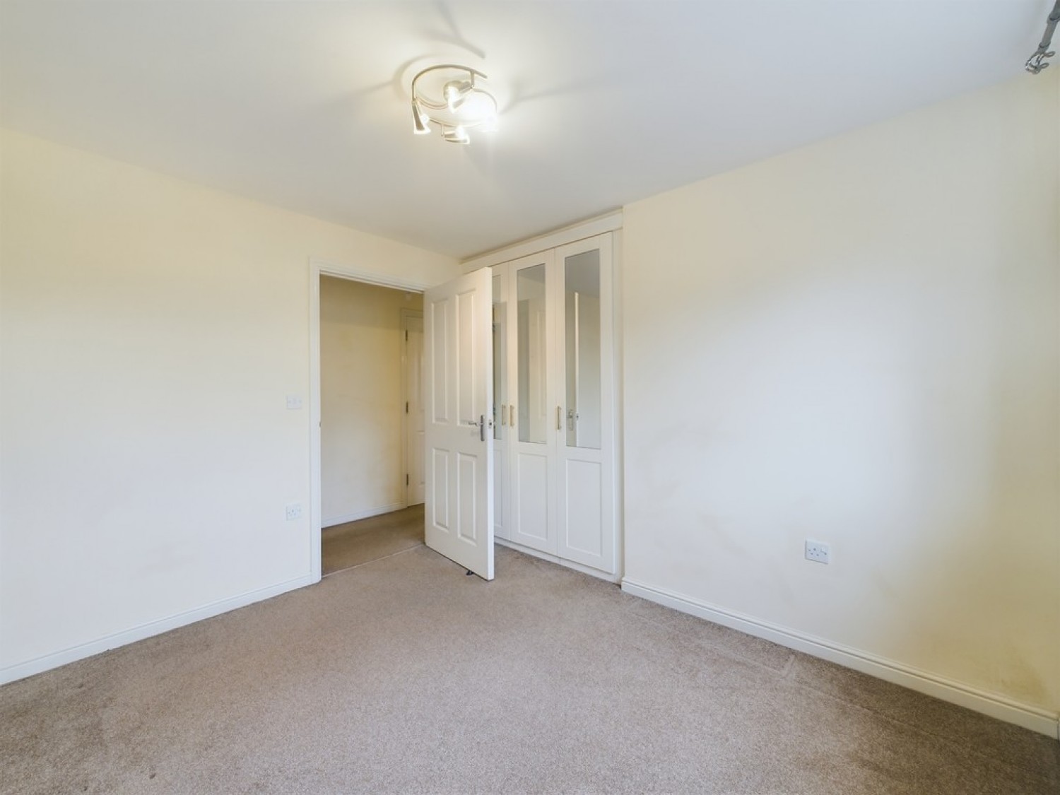 2 bedroom Flat in Tovey Crescent, Manadon Park, Plymouth