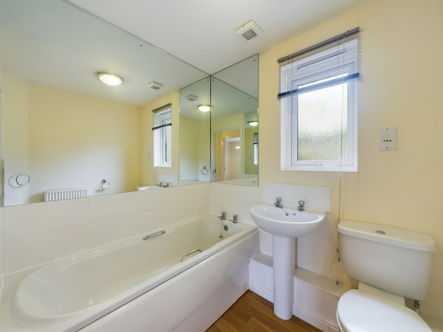 2 bedroom Flat in Tovey Crescent, Manadon Park, Plymouth