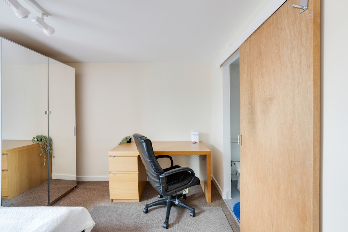 Kensington Road, Mutley