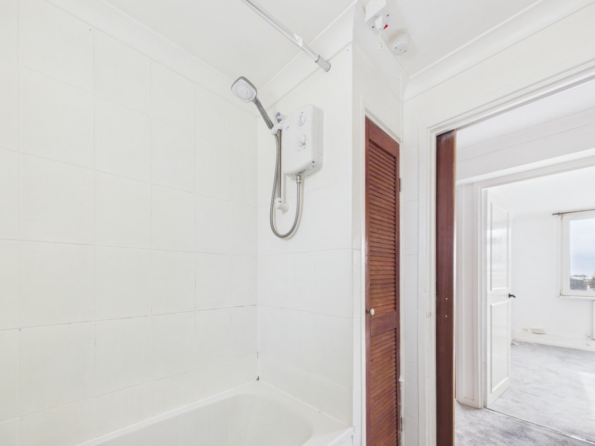 St. Nazaire Close, Devonport