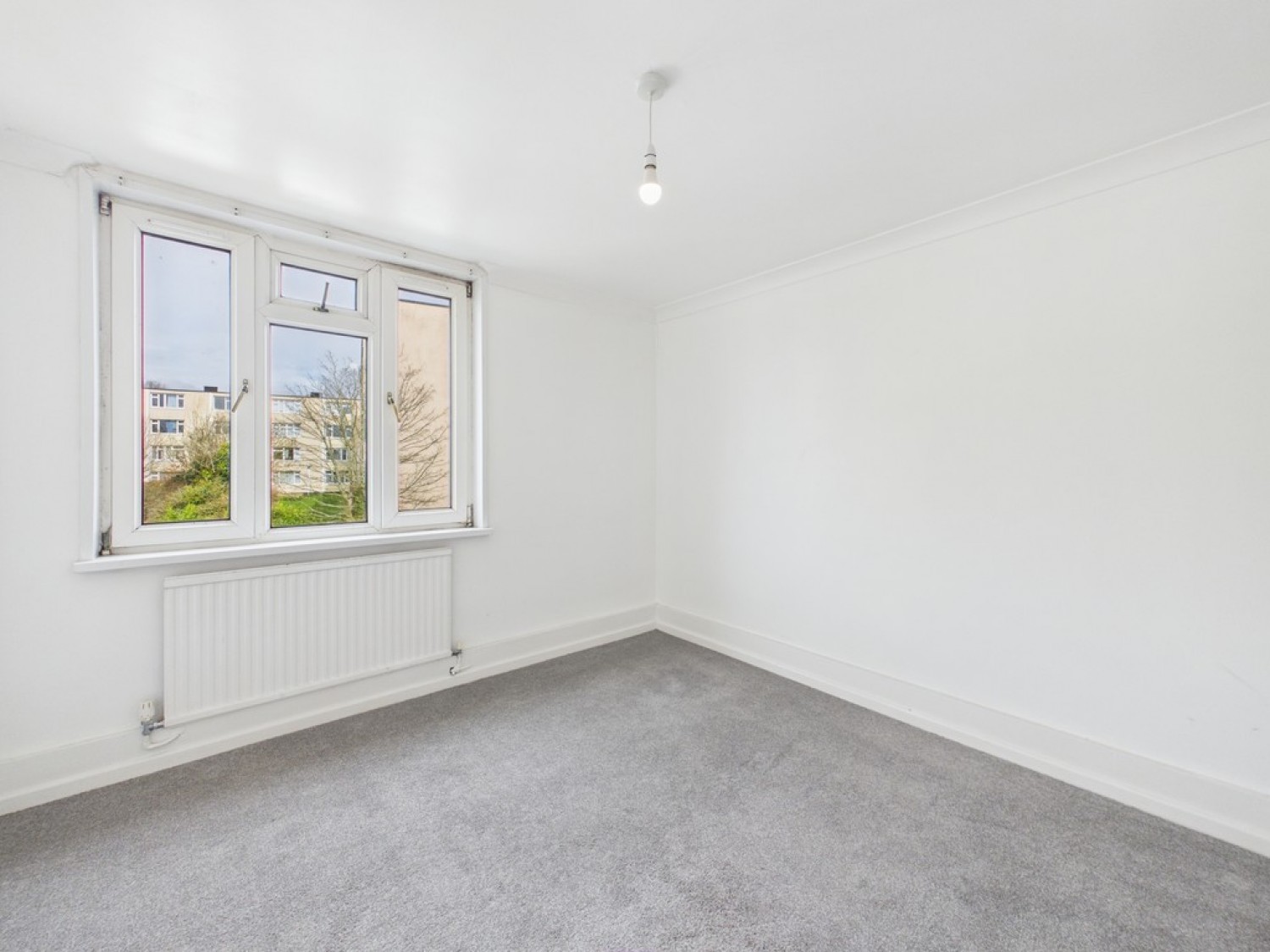 2 bedroom Flat for Letting St. Nazaire Close, Devonport