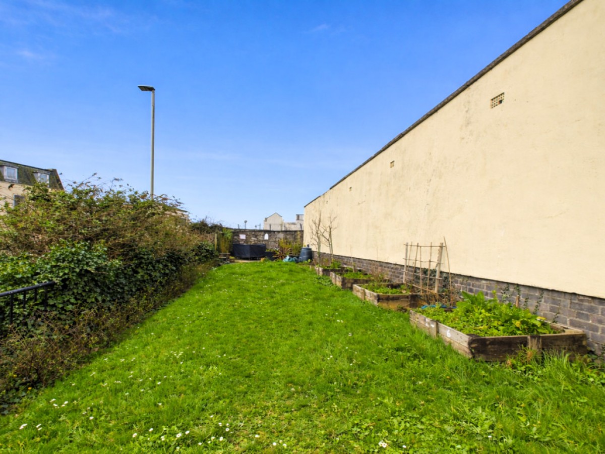 St. Nazaire Close, Devonport