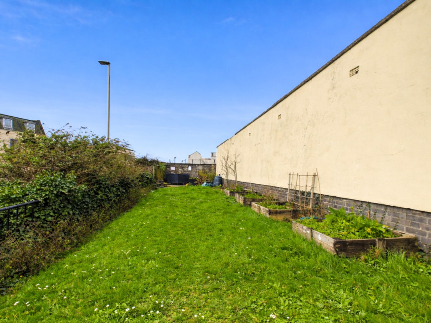 2 bedroom Flat for Letting St. Nazaire Close, Devonport