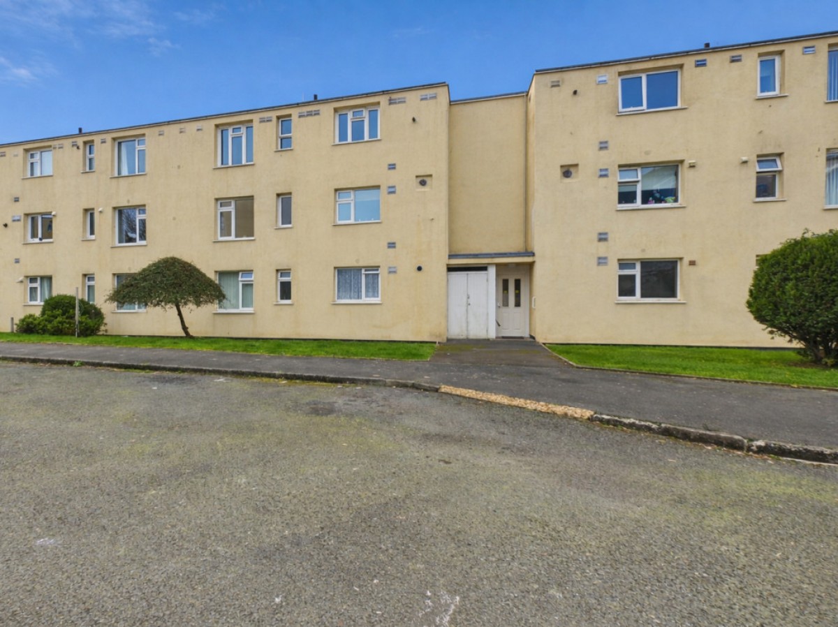 St. Nazaire Close, Devonport