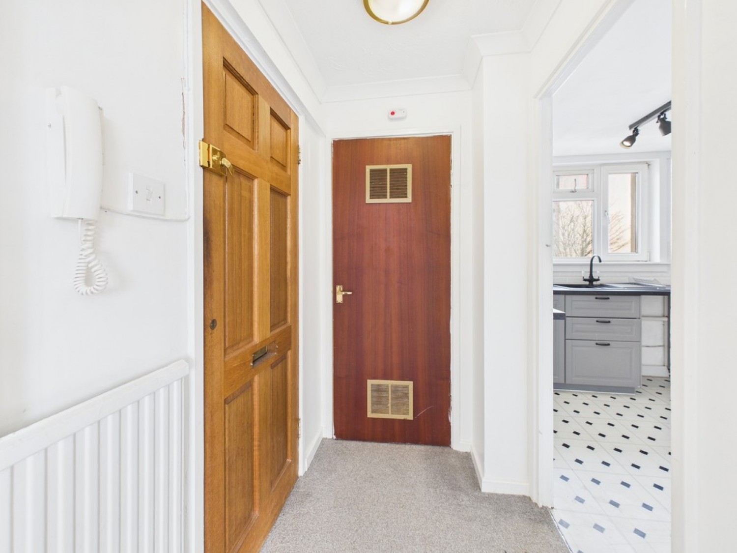 2 bedroom Flat for Letting St. Nazaire Close, Devonport