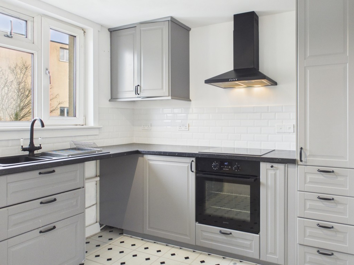 2 bedroom Flat for Letting St. Nazaire Close, Devonport