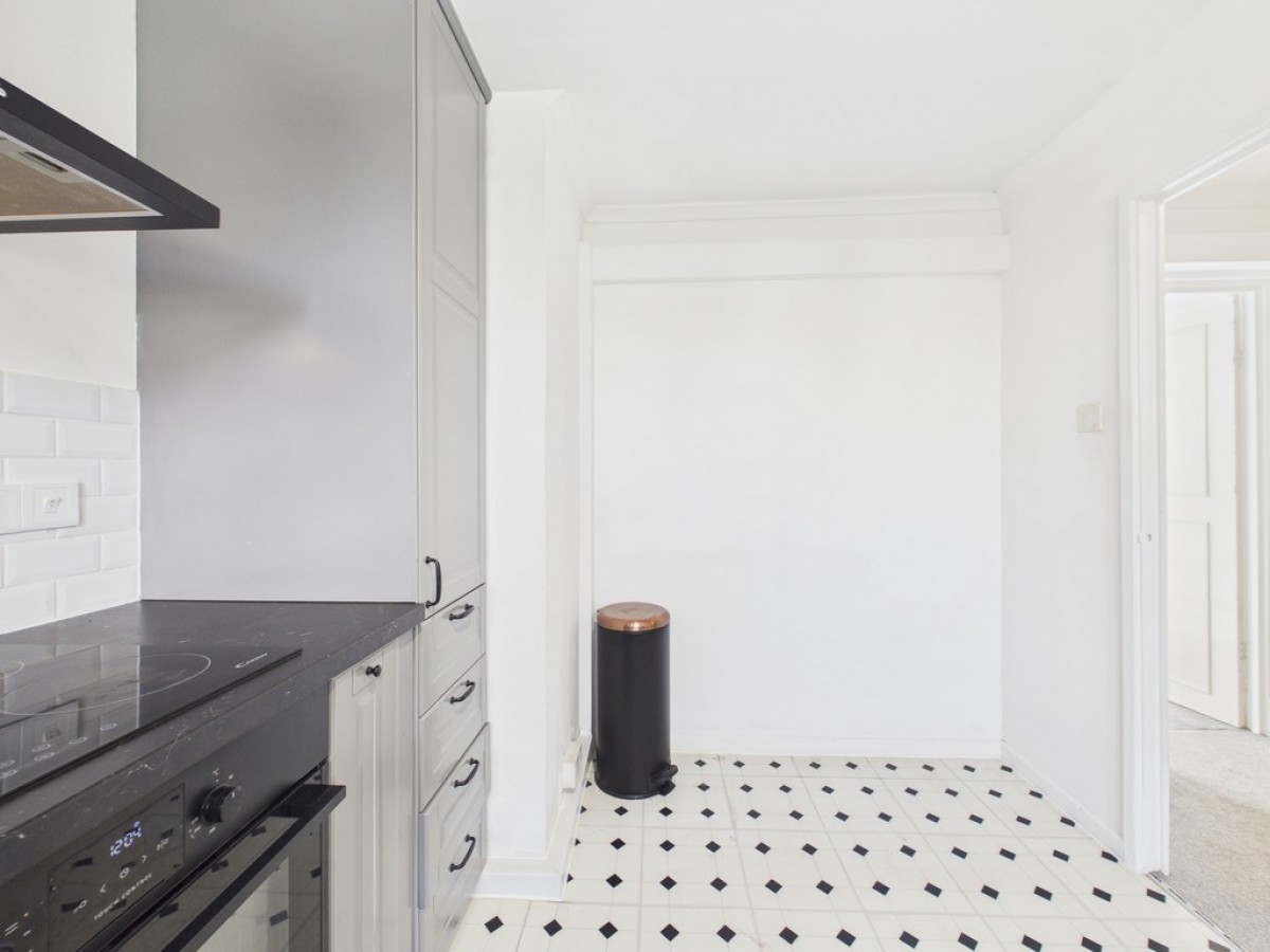 St. Nazaire Close, Devonport