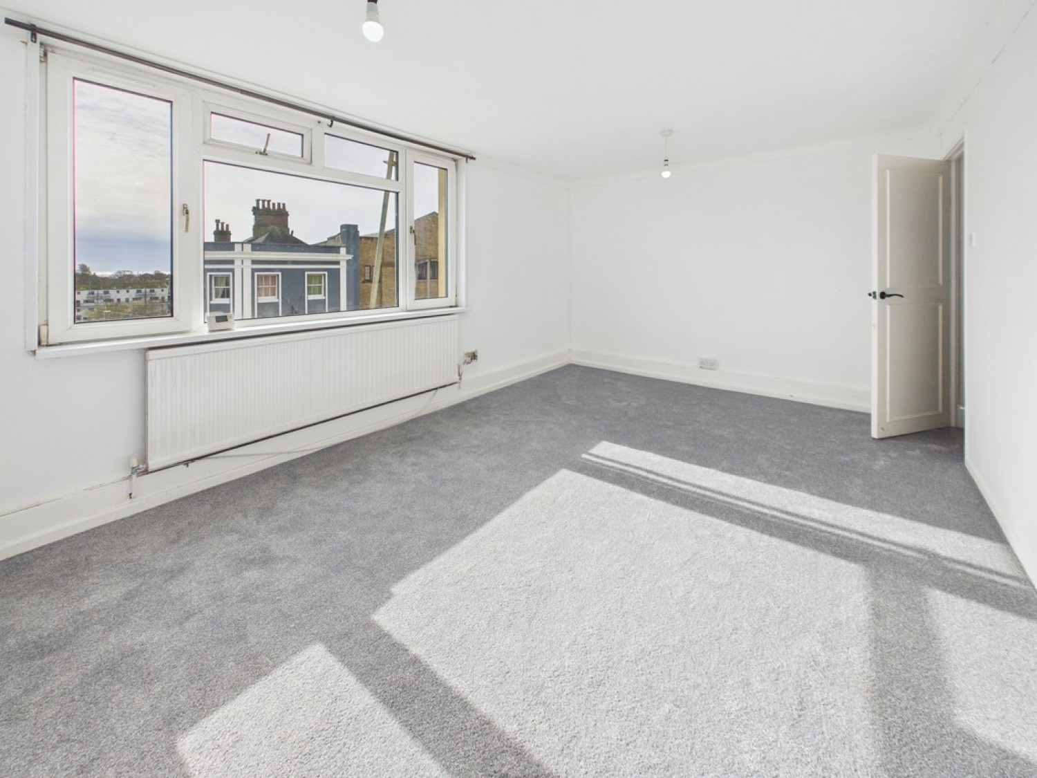 2 bedroom Flat for Letting St. Nazaire Close, Devonport