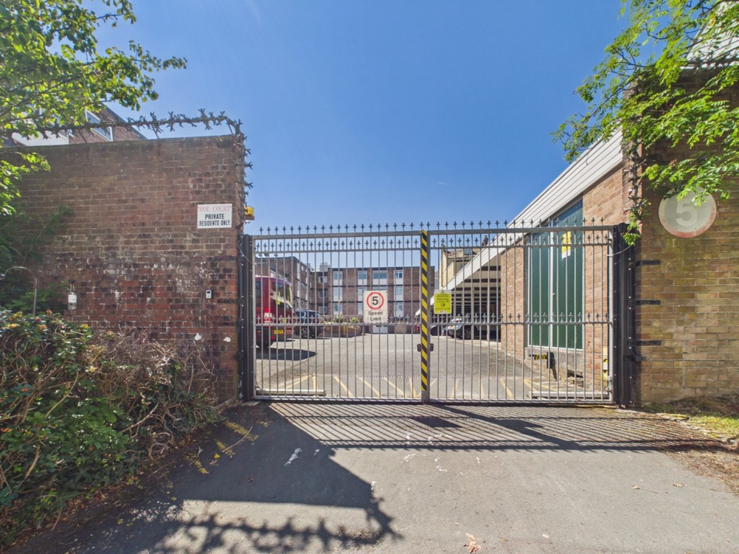 2 bedroom Flat for Sale Hoe Court, Lockyer Street