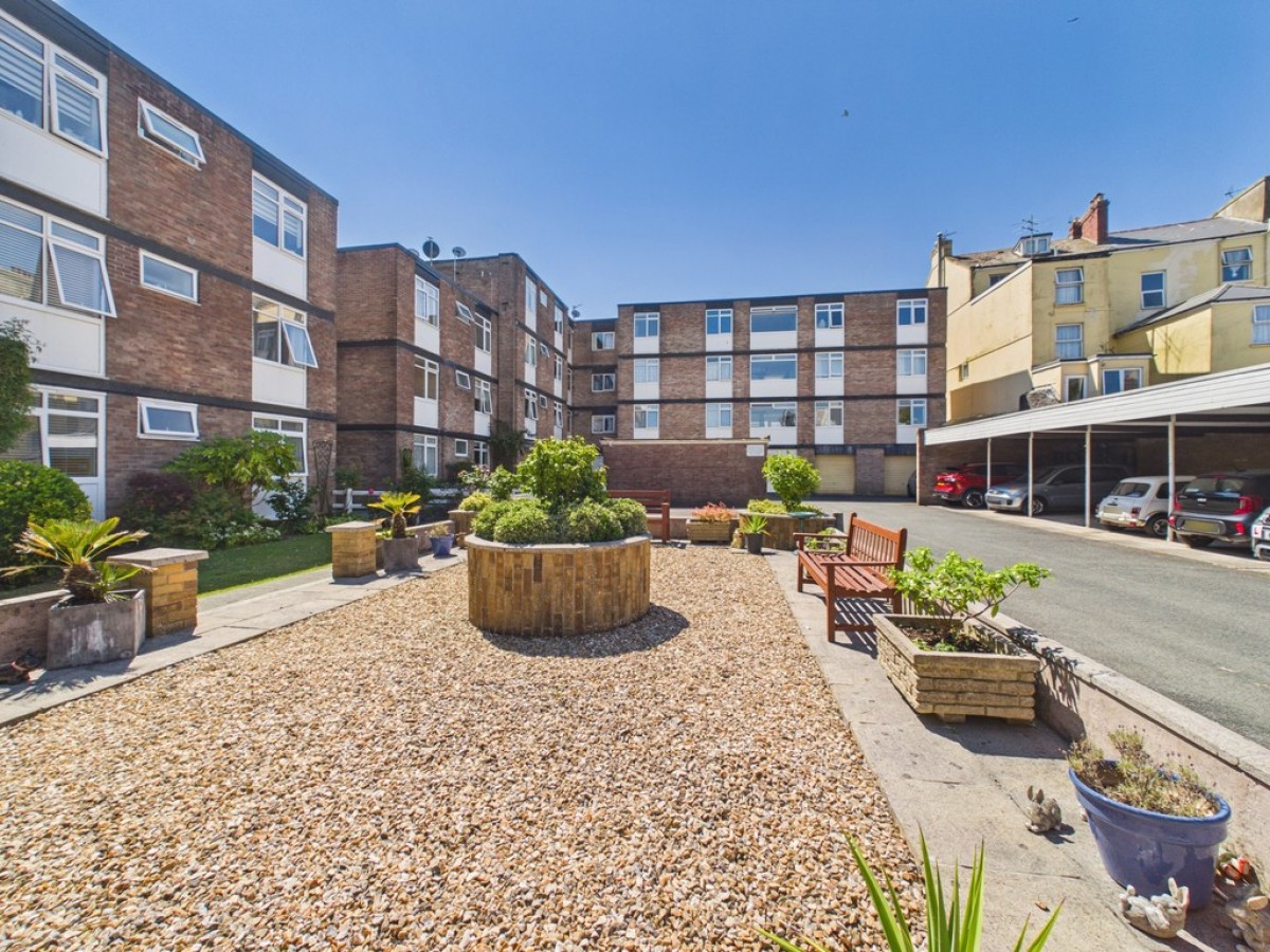 Hoe Court, Lockyer Street