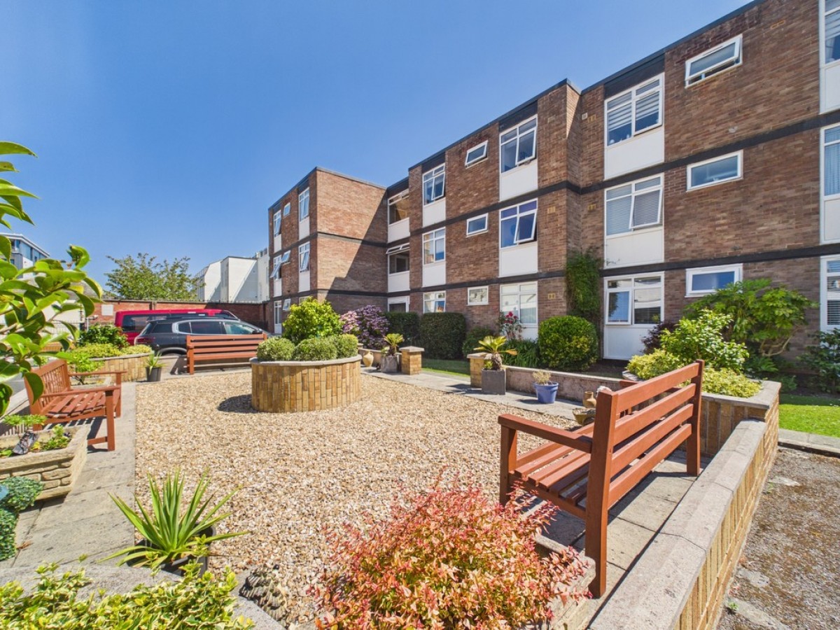 Hoe Court, Lockyer Street