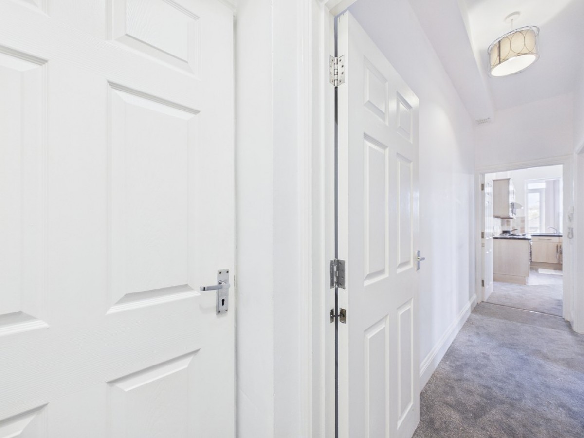 Barne Road, Barne Barton