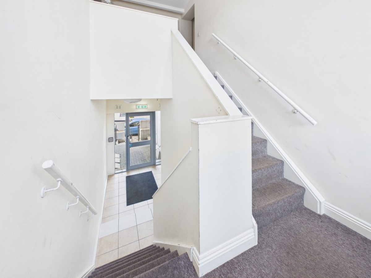 Barne Road, Barne Barton