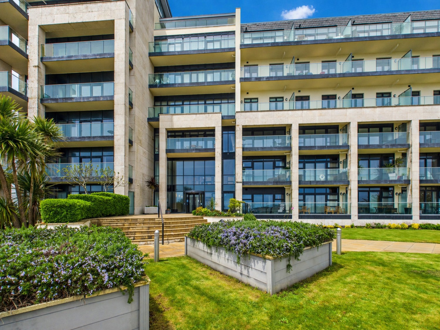 2 bedroom Flat for Sale Cliff Road, The Hoe, Plymouth