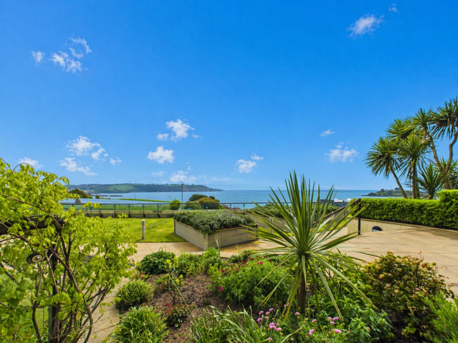 2 bedroom Flat for Sale Cliff Road, The Hoe, Plymouth