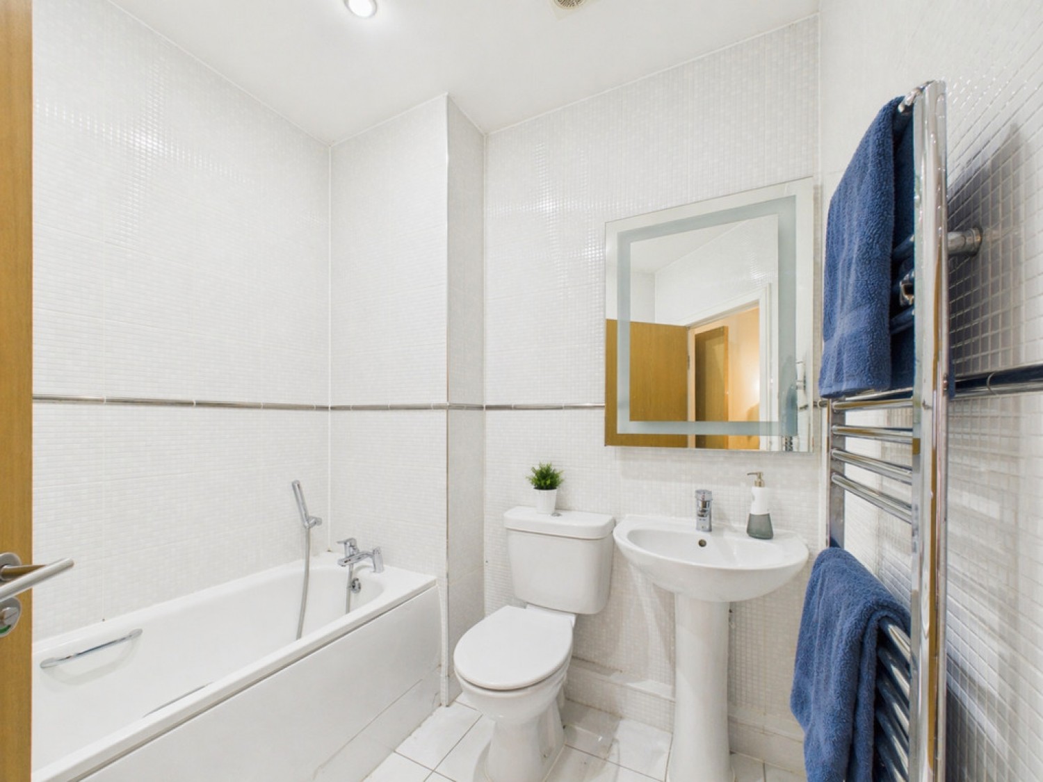 2 bedroom Flat for Sale Cliff Road, The Hoe, Plymouth