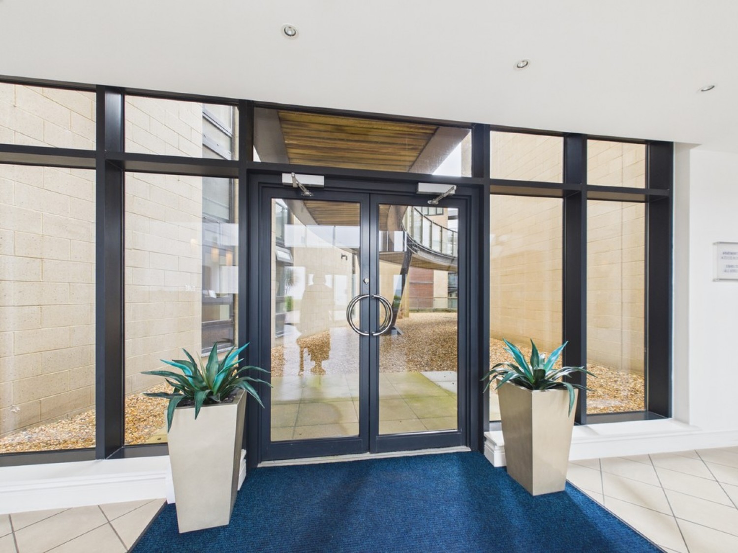 2 bedroom Flat for Sale Cliff Road, The Hoe, Plymouth