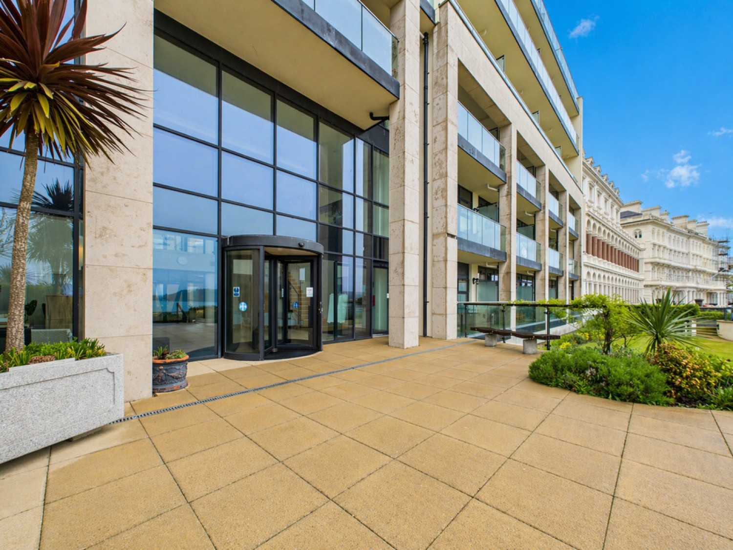 2 bedroom Flat for Sale Cliff Road, The Hoe, Plymouth