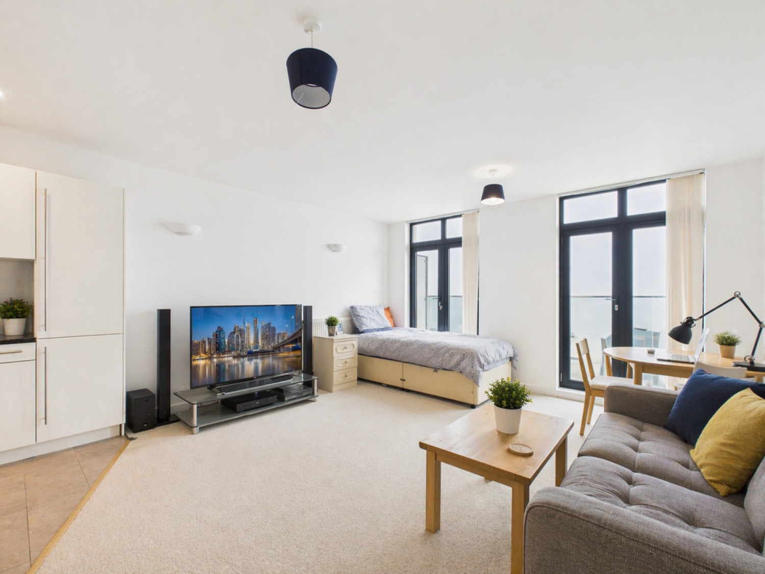 2 bedroom Flat for Sale Cliff Road, The Hoe, Plymouth