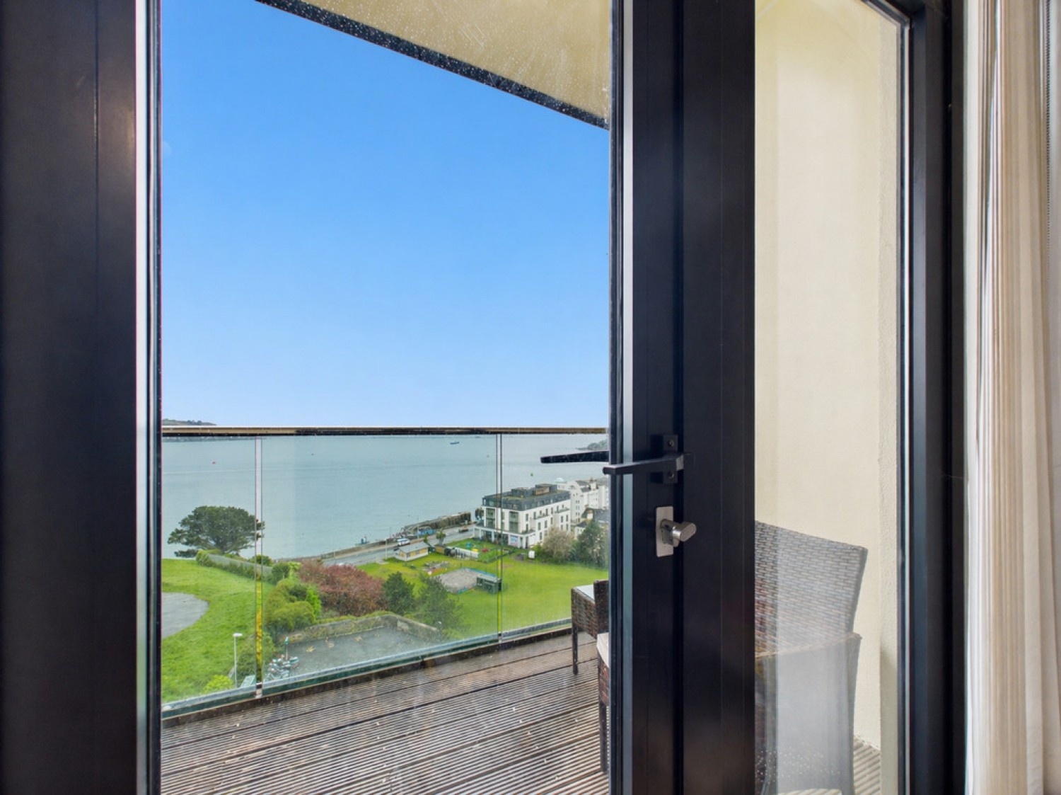 2 bedroom Flat for Sale Cliff Road, The Hoe, Plymouth