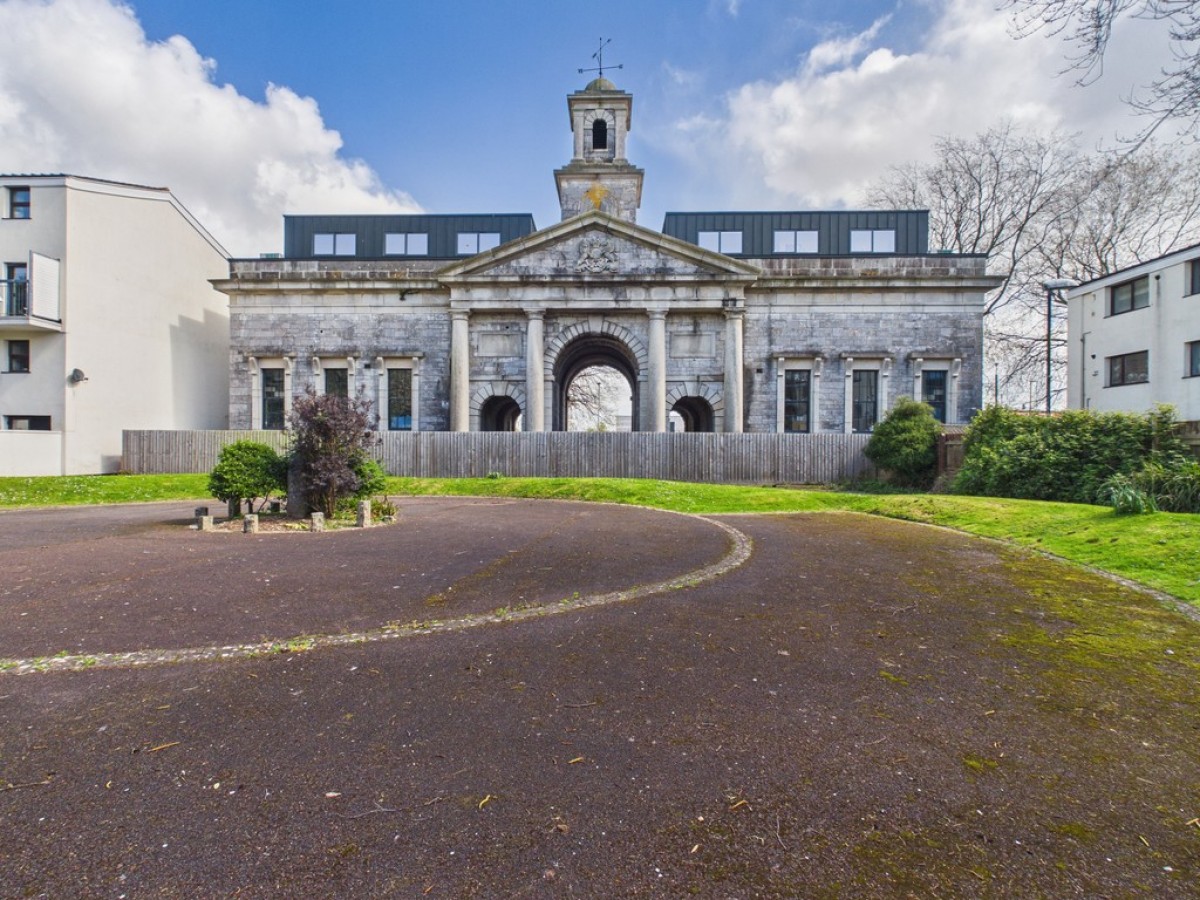 Raglan Road, Plymouth