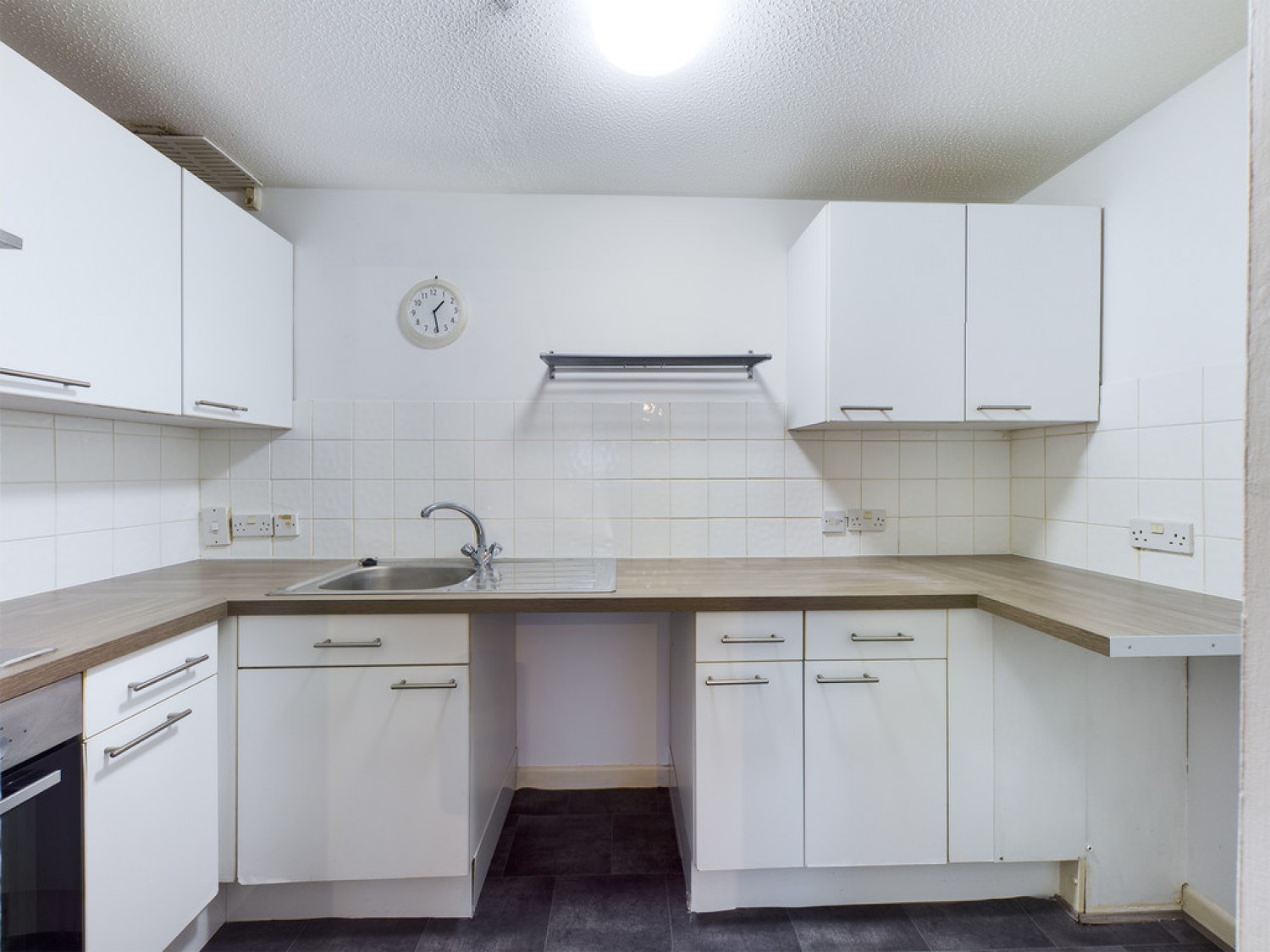 2 bedroom Flat for Sale St James Court, The Hoe, Plymouth