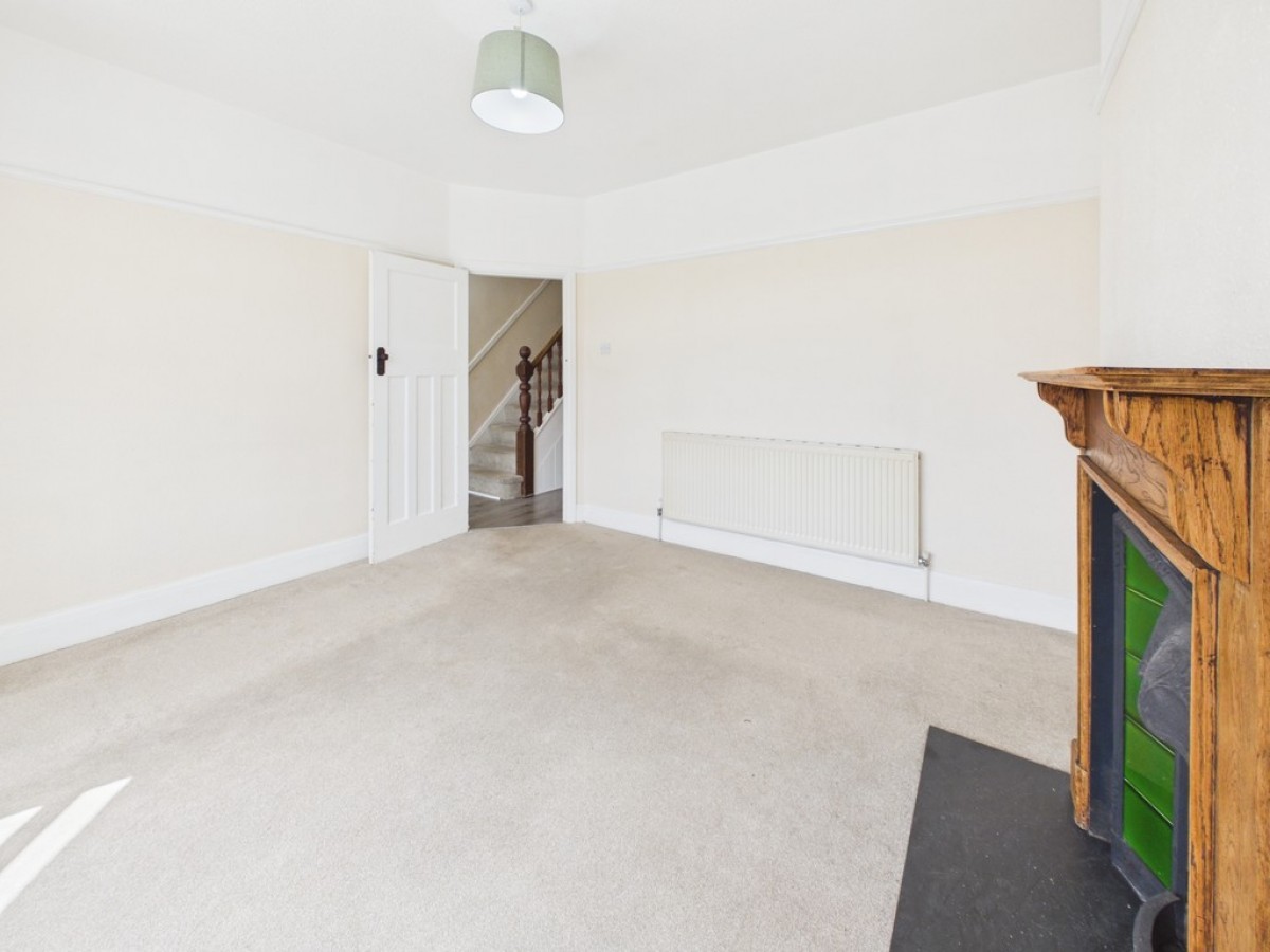 Molesworth Road, Woodford
