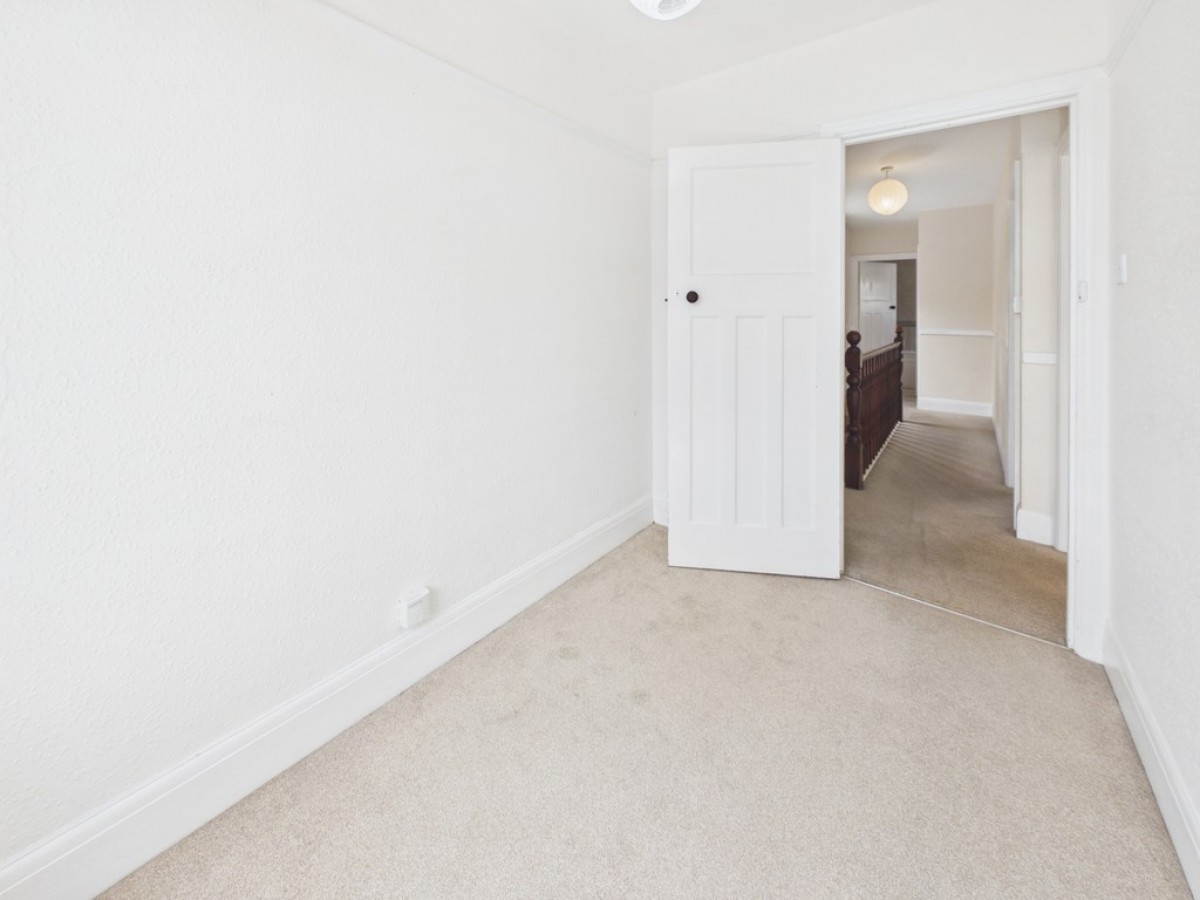 Molesworth Road, Woodford