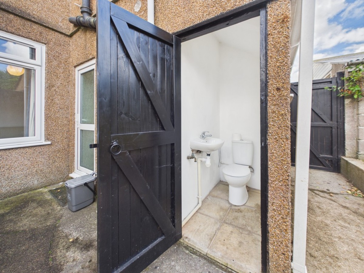 Molesworth Road, Woodford
