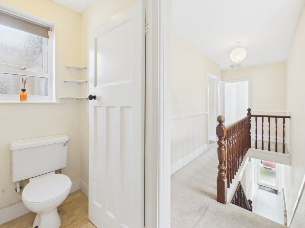 Molesworth Road, Woodford
