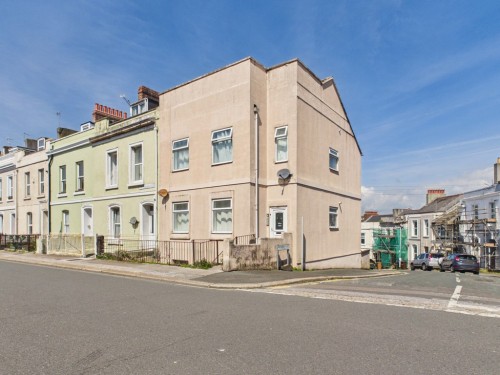 North Road West, Stonehouse
