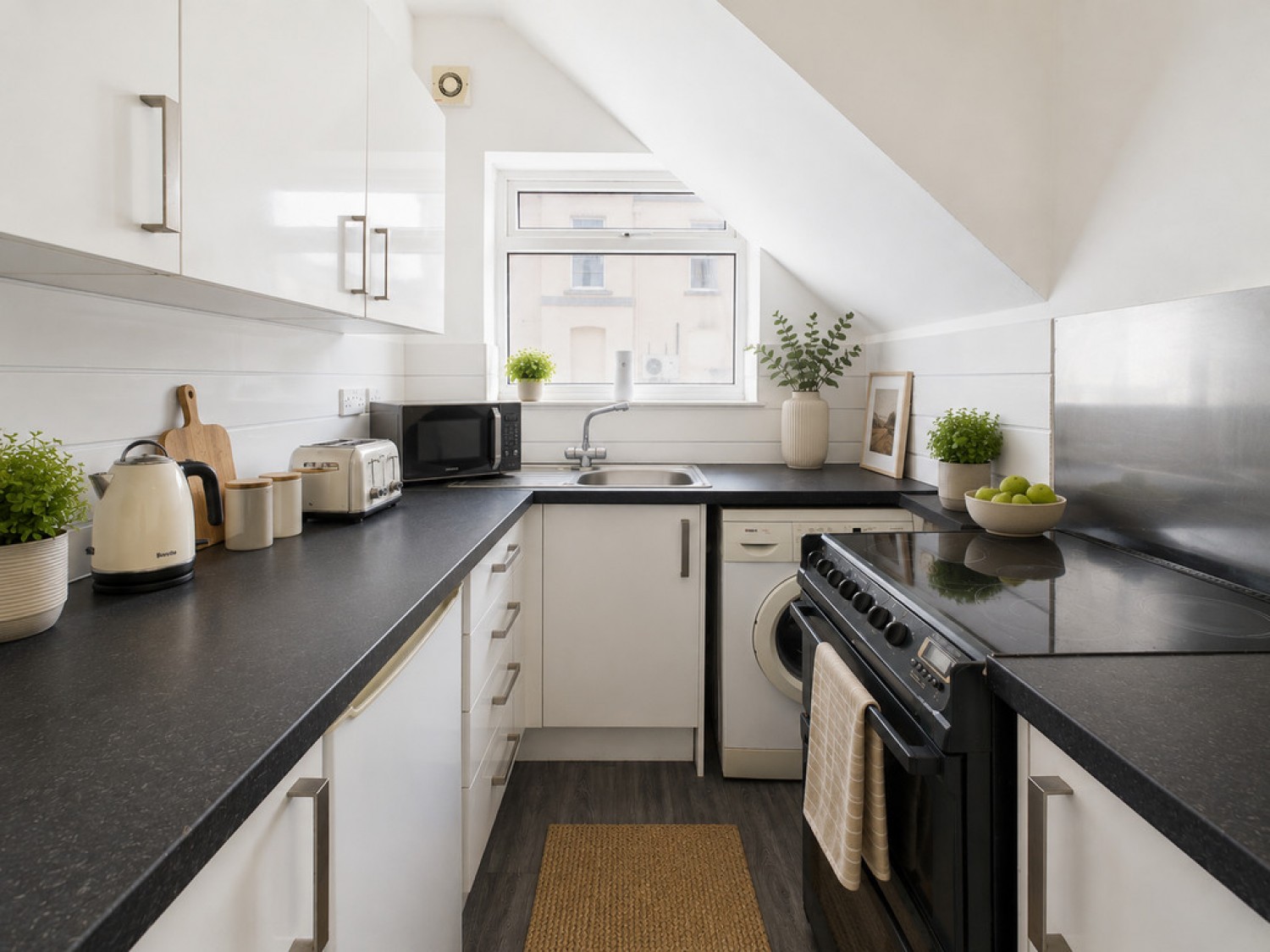 2 bedroom Flat for Letting North Road West, Stonehouse