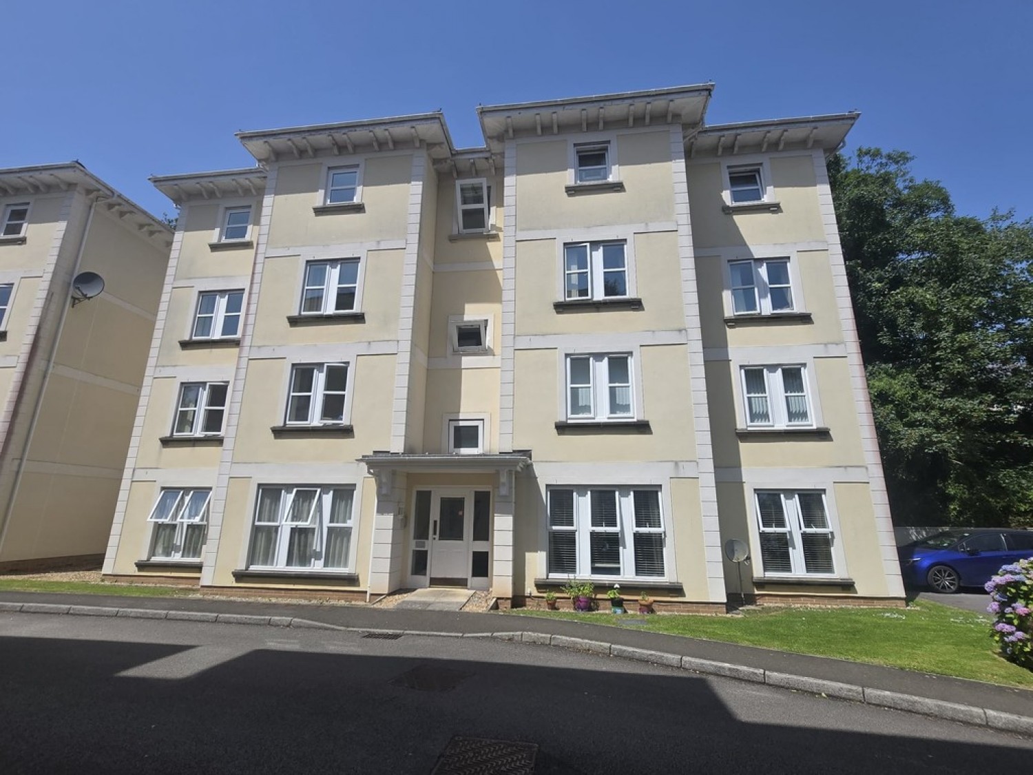 2 bedroom Flat for Sale Sylvan Court, Stoke, Plymouth