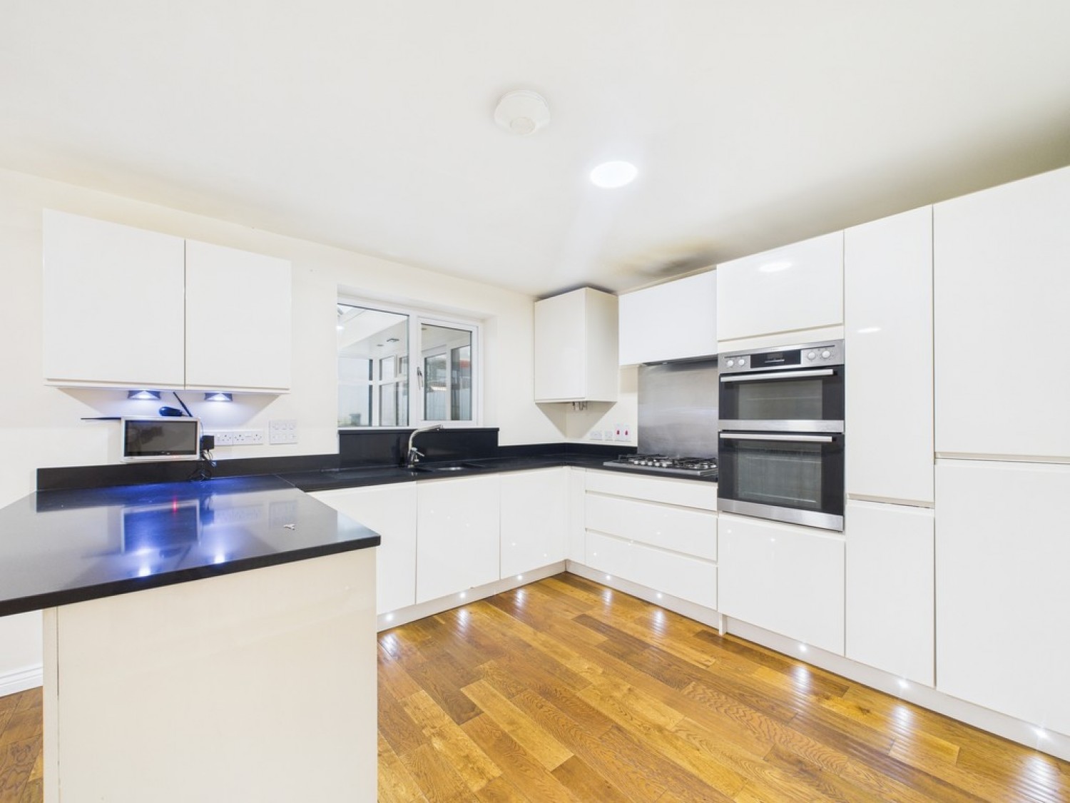 4 bedroom House for Letting Harlyn Drive, Pennycross, Plymouth